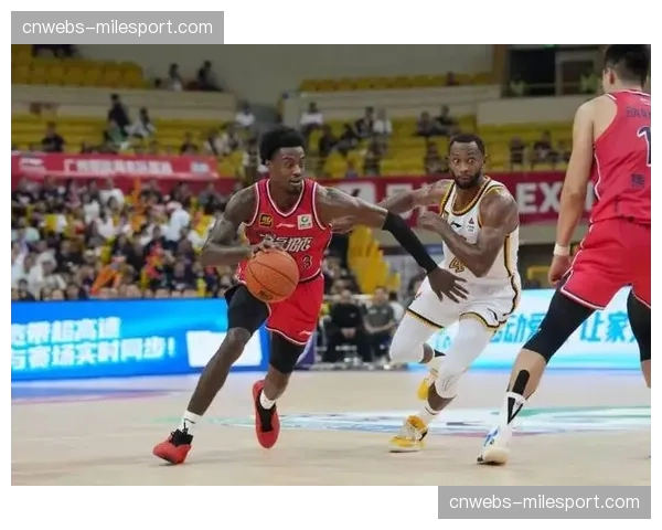 广州队外援摩尔抵达中国，已完成体检即将归队合练