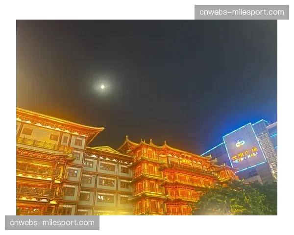 一次典型的赛后夜晚:维修区内的灯火通明与数据分析 一次典型的赛后夜晚:维修区内的灯火通明与数据分析